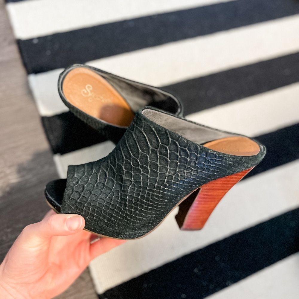 SEYCHELLS HEELS